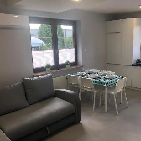 Klimatyzowane Apartamenty I Pokoje Przy Targach Kielce Exterior photo