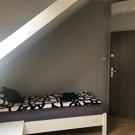 Klimatyzowane Apartamenty I Pokoje Przy Targach Kielce Exterior photo