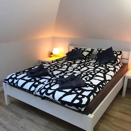 Klimatyzowane Apartamenty I Pokoje Przy Targach Kielce Exterior photo