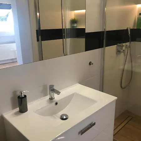 Klimatyzowane Apartamenty I Pokoje Przy Targach Kielce Exterior photo