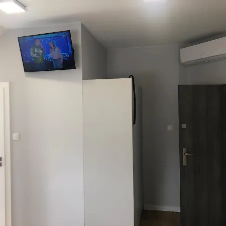 Klimatyzowane Apartamenty I Pokoje Przy Targach Kielce Exterior photo